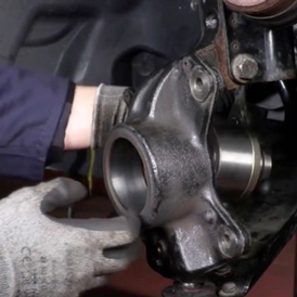 Démontage et montage d'un roulement de roue cartouche (sur le véhicule) Démontage et montage d'un roulement de roue cartouche (sur le véhicule)
