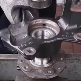 Démontage et montage d'un roulement de roue cartouche (avec une presse) Démontage et montage d'un roulement de roue cartouche (avec une presse)