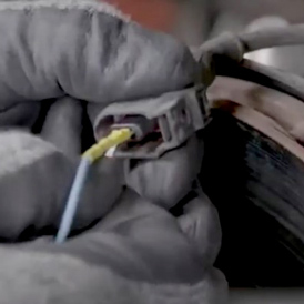 Détection, recherche d'un défaut de l'ABS et remplacement du capteur de vitesse de roue Détection, recherche d'un défaut de l'ABS et remplacement du capteur de vitesse de roue