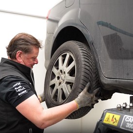 Démontage et montage d'un amortisseur arrière Démontage et montage d'un amortisseur arrière